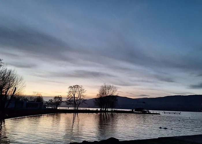 Chalet With Stunning Lake And Mountain Views Avec Une Vue A Couper Le Souffle, Une Spacieuse Terrasse Et Jardin